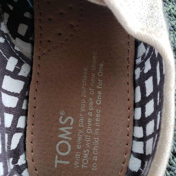 TOMS - Picture 4 of 7